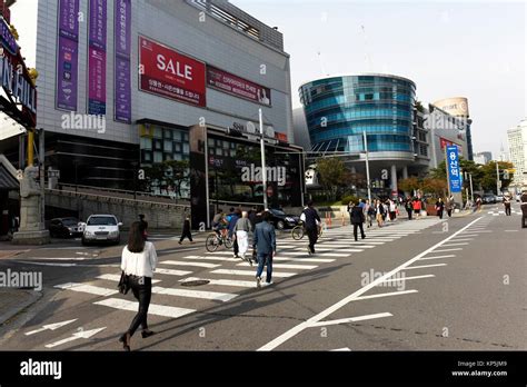 용산 아이파크몰: 도시 속 자연과 쇼핑의 조화