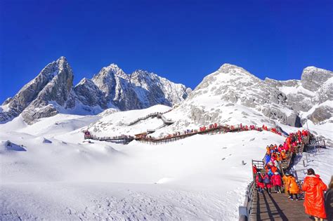  玉龍雪山、壮大な自然と雄大な峰々を誇る！